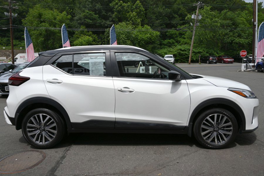 Used 2023 Nissan Kicks SV image 9