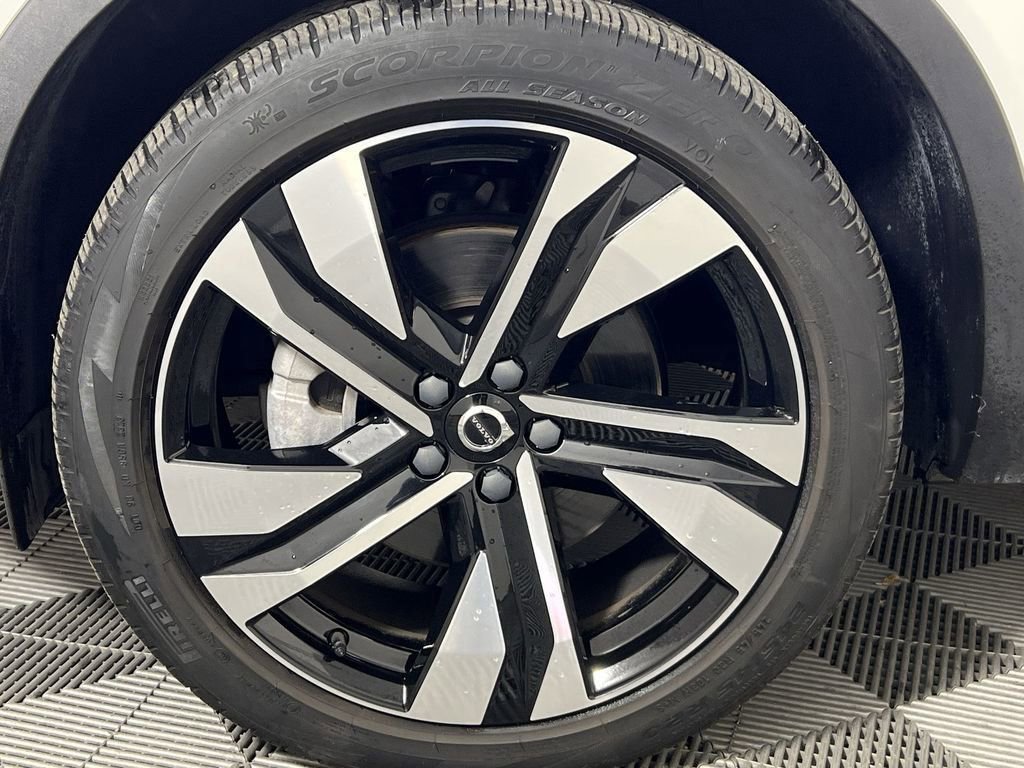 Certified 2024 Volvo XC40 B5 Plus image 20