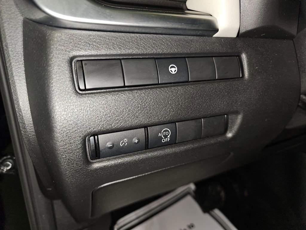 Used 2023 Nissan Rogue SV image 31