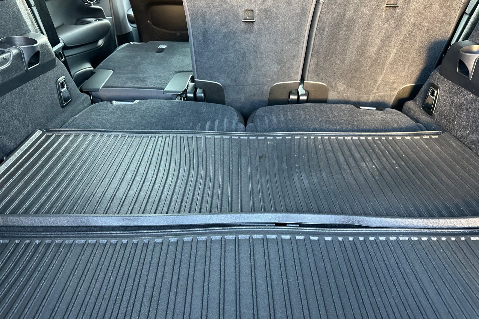 Used 2025 Volvo XC90 T8 Core w/ Protection Package Premier image 18