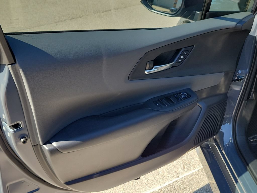 Used 2025 Toyota Prius Limited FWD image 21