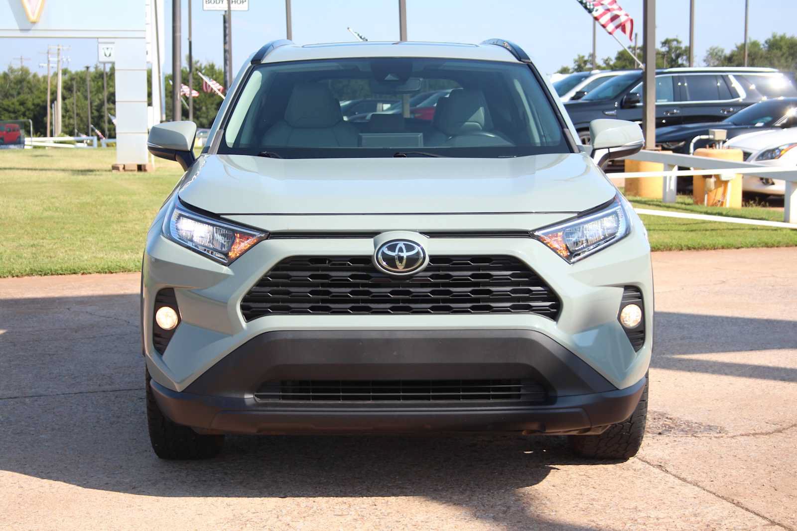 Used 2021 Toyota RAV4 XLE Premium FWD image 3