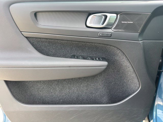 Certified 2023 Volvo XC40 B5 Ultimate w/ Climate Package AWD/4WD image 16