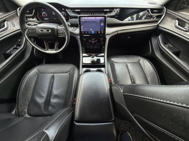 Used 2023 Jeep Grand Cherokee Limited w/ Black Appearance Package RWD image 11