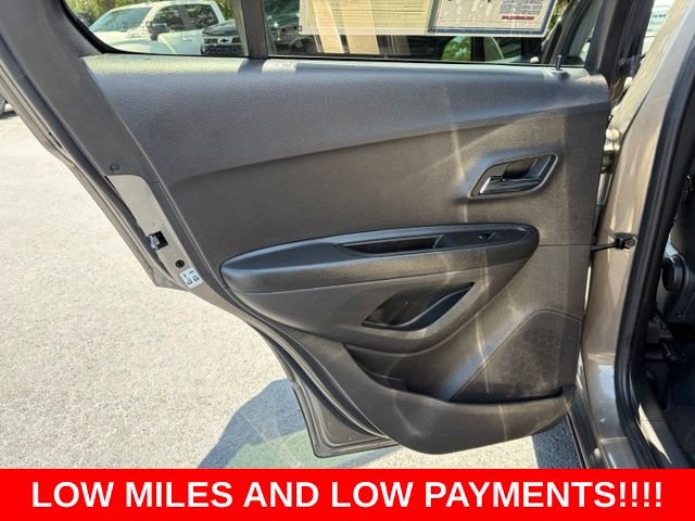 Used 2021 Chevrolet Trax LT w/ LT Convenience Package FWD image 13