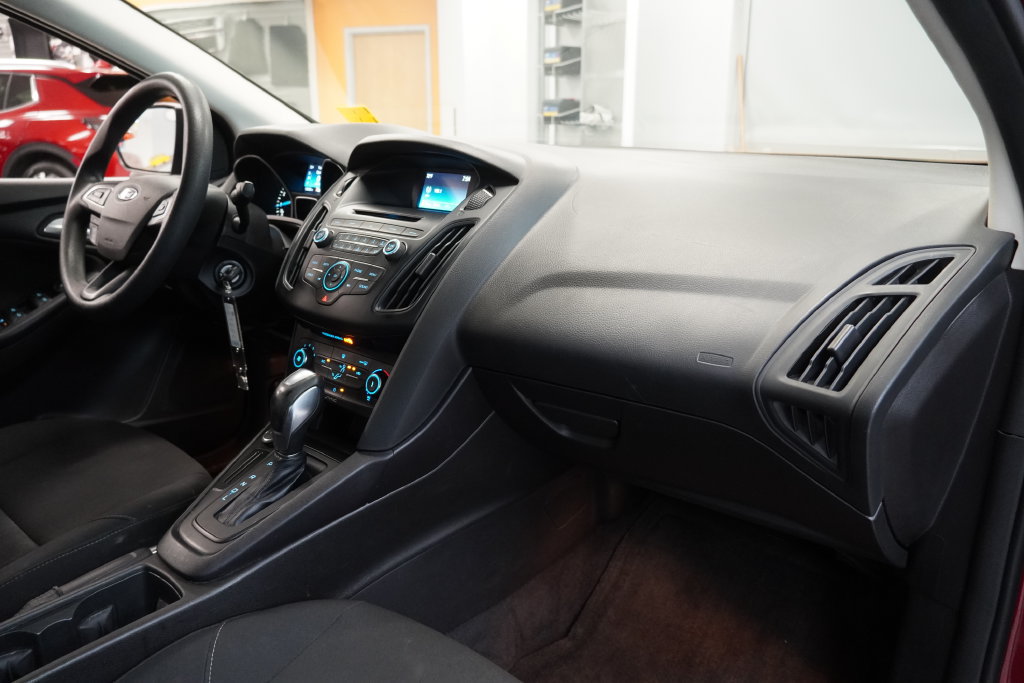 Used 2015 Ford Focus SE FWD image 33