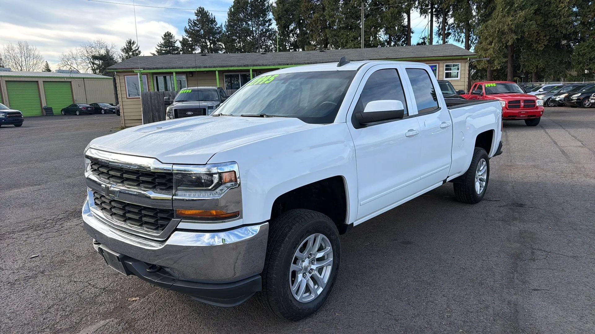 Used 2018 Chevrolet Silverado 1500 LT w/ Trailering Package AWD/4WD image 6