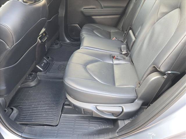 Used 2024 Toyota Highlander Limited FWD image 19