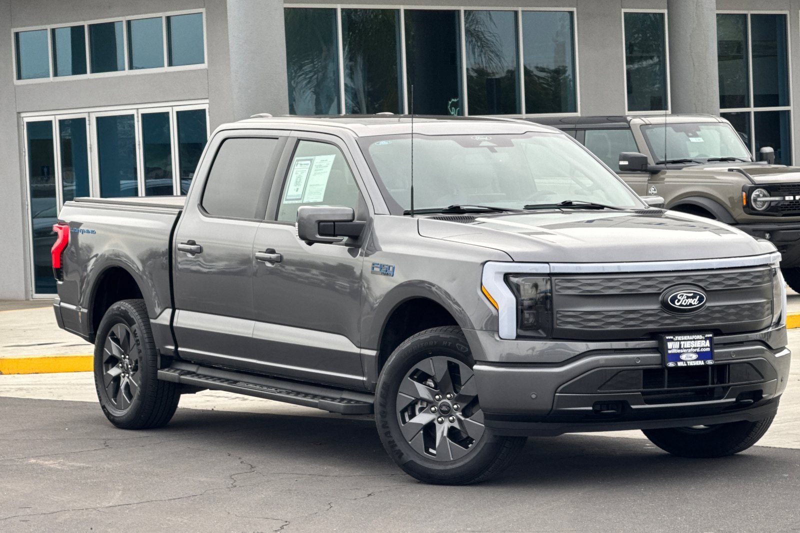 Used 2025 Ford F150 Lightning Lariat image 2