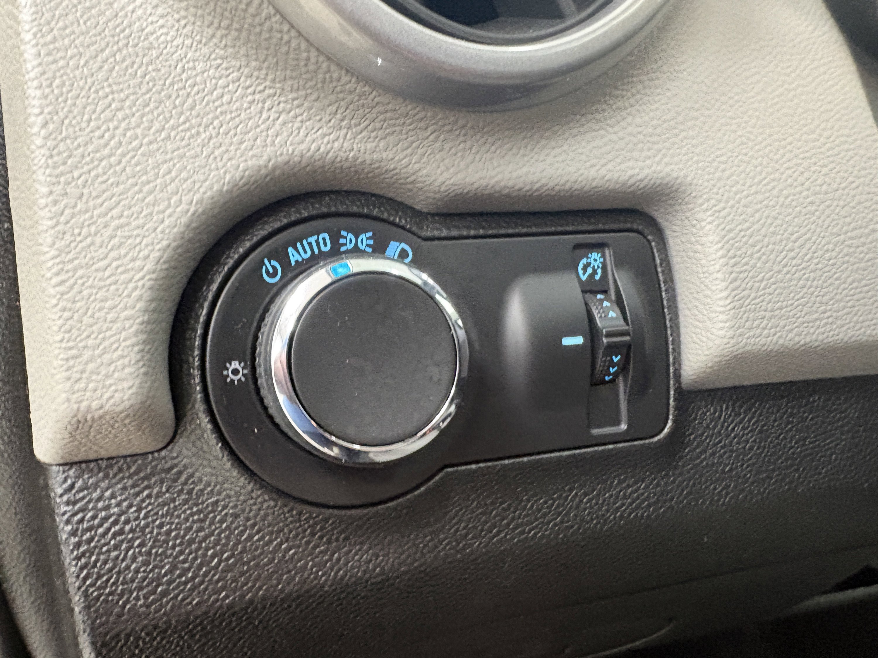 Used 2016 Chevrolet Trax LT w/ LT Sun and Sound Package FWD image 25