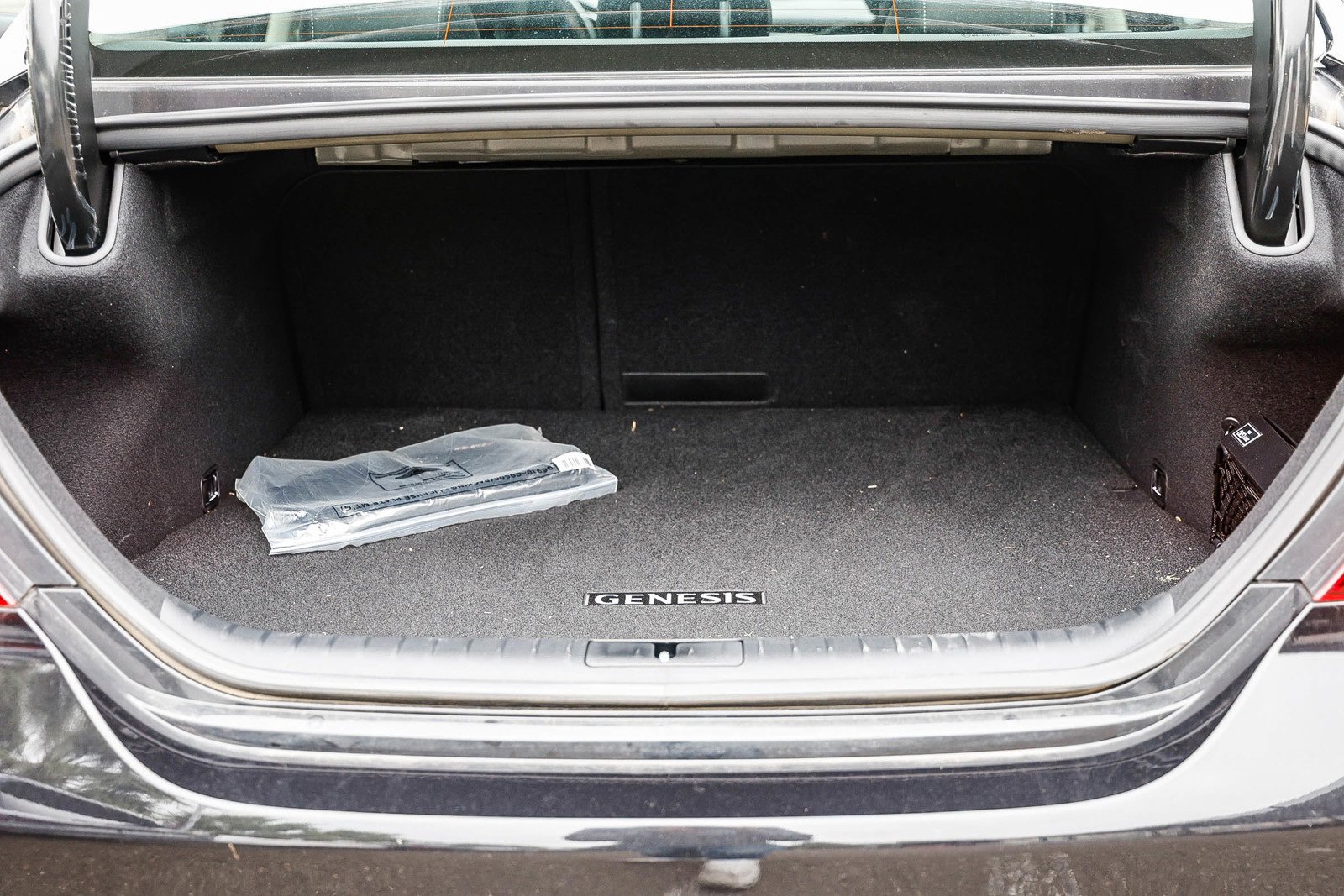 Used 2025 Genesis G70 2.5T image 25