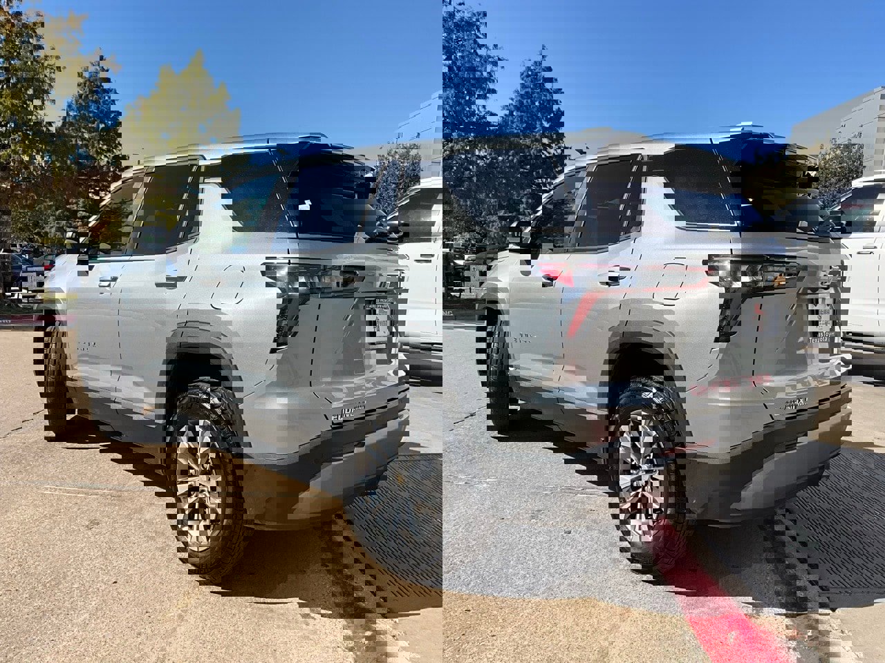 Used 2025 Chevrolet Equinox LT image 8