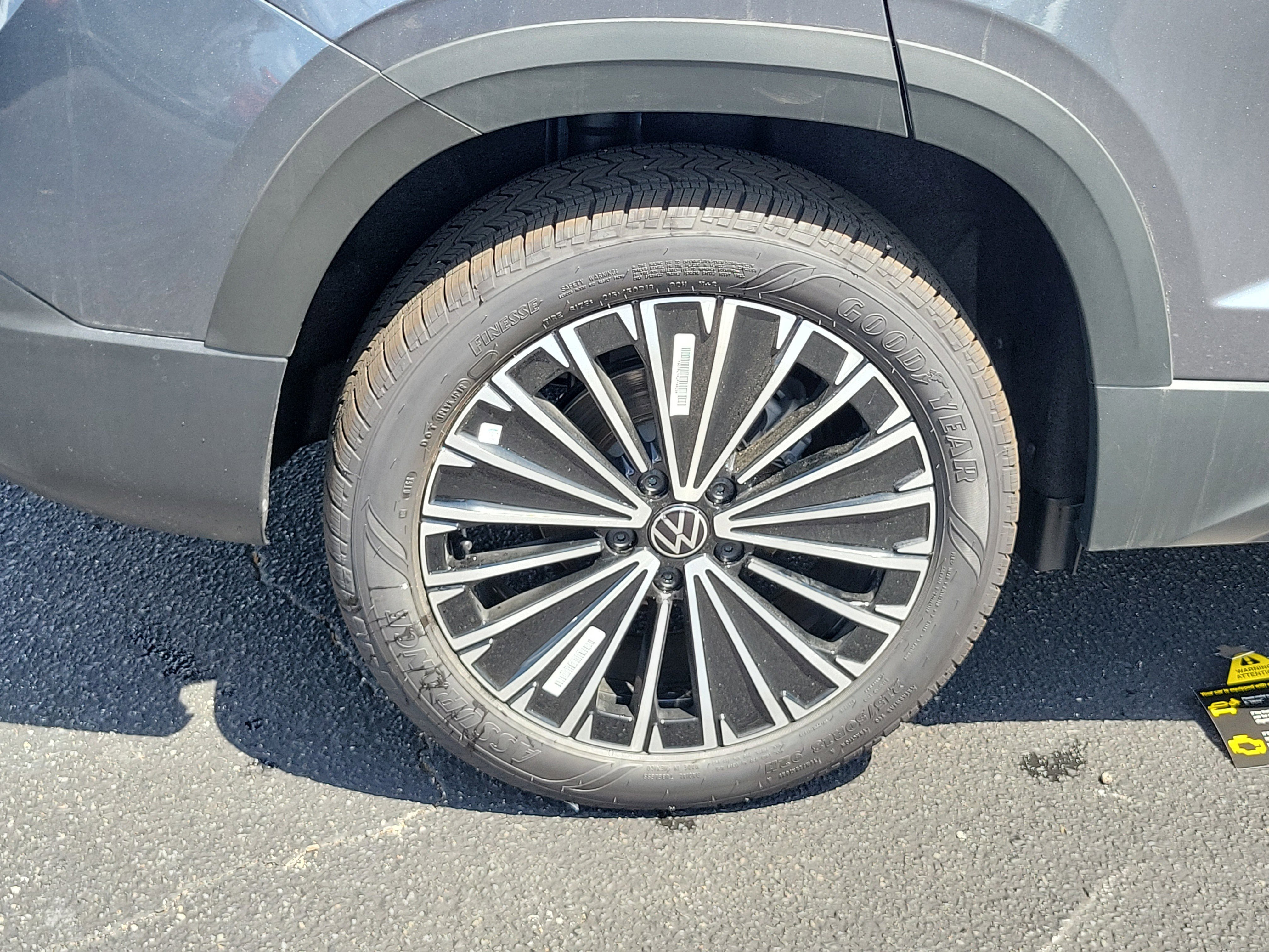 New 2026 Volkswagen Taos SE FWD image 36