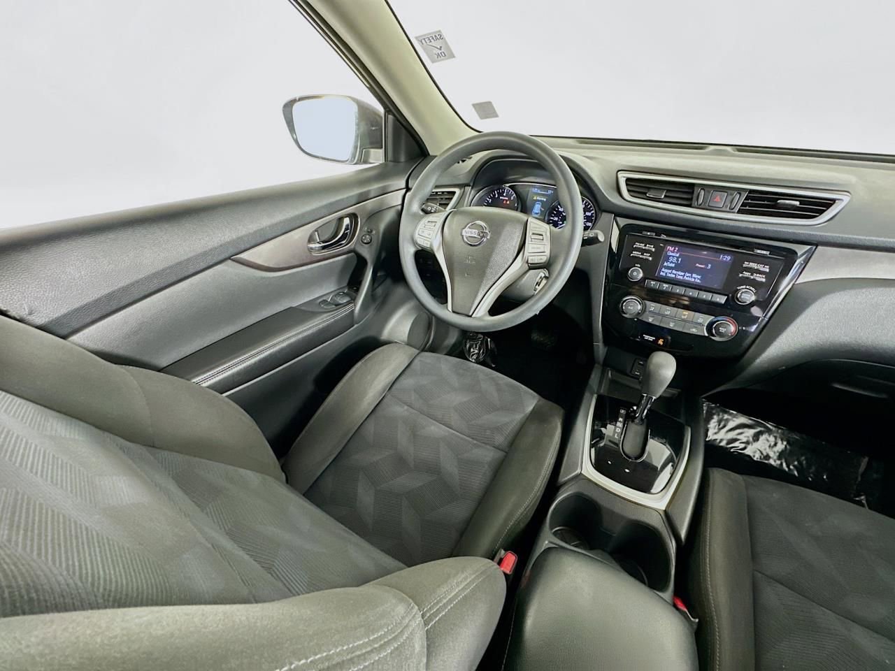 Used 2015 Nissan Rogue S image 11