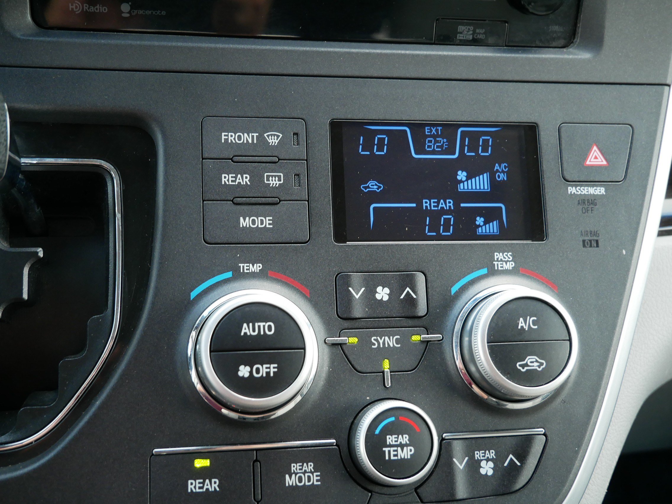 Used 2015 Toyota Sienna XLE w/ XLE Navigation Package FWD image 23