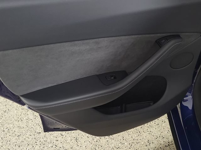 Used 2024 Tesla Model Y Long Range AWD/4WD image 14