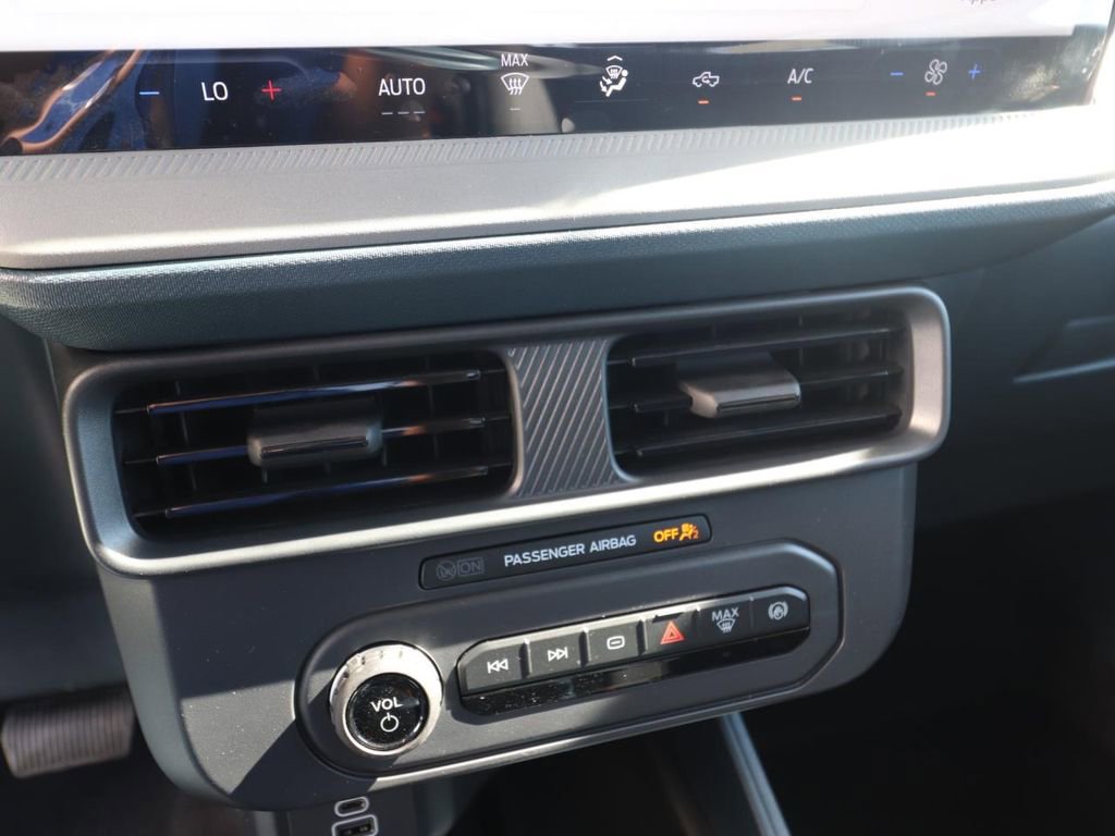 New 2025 Ford Maverick XL w/ Equipment Group 101A image 19