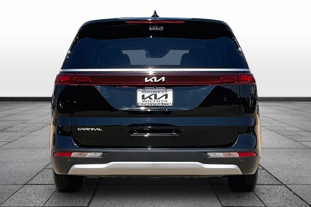 Used 2024 Kia Carnival LX FWD image 4