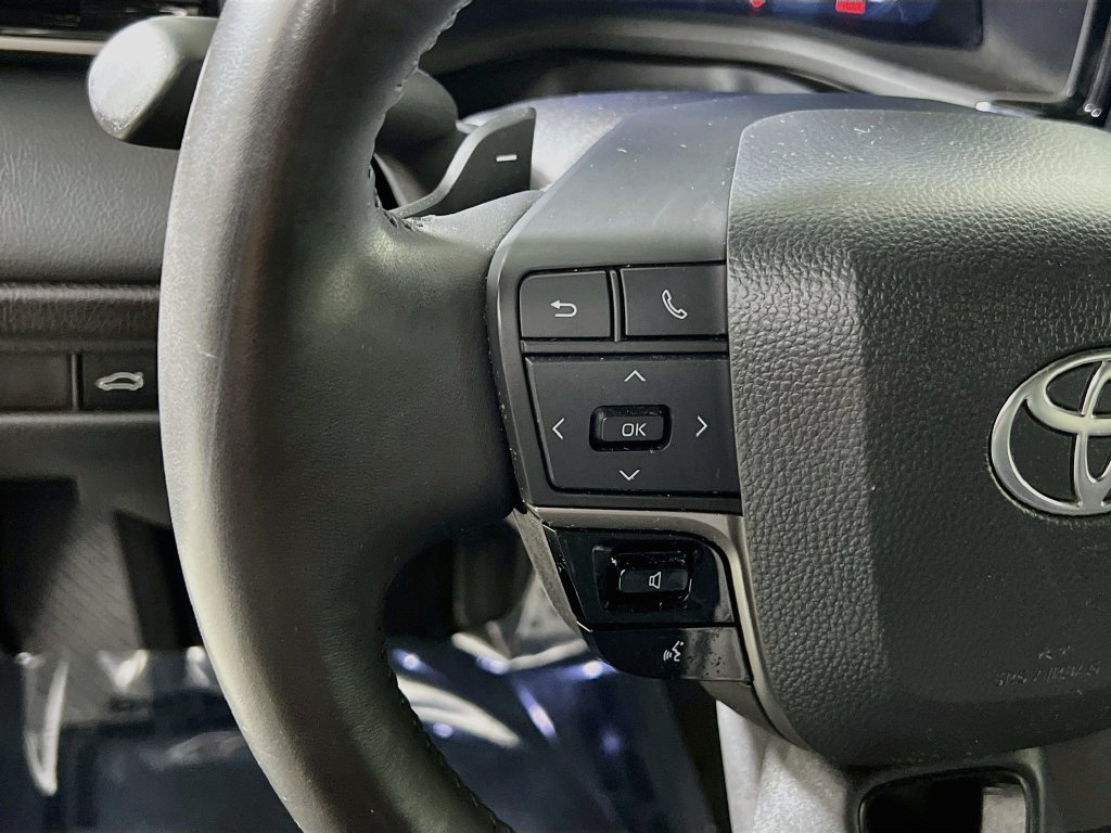 Used 2025 Toyota Camry XSE FWD image 16
