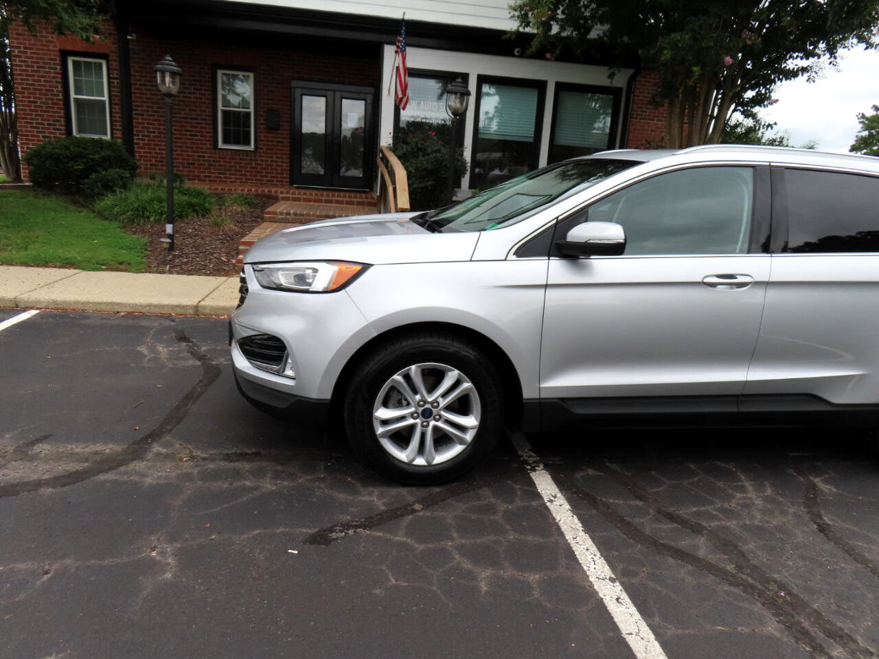 Used 2019 Ford Edge SEL image 2