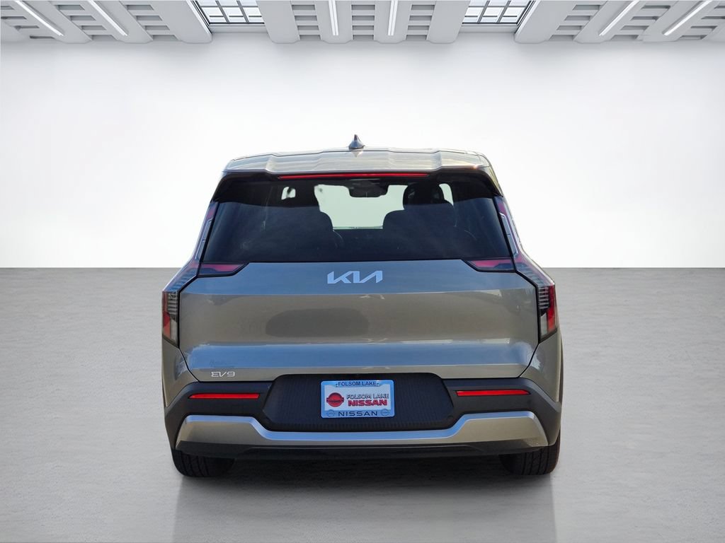 Used 2024 Kia EV9 Light Long Range RWD image 5