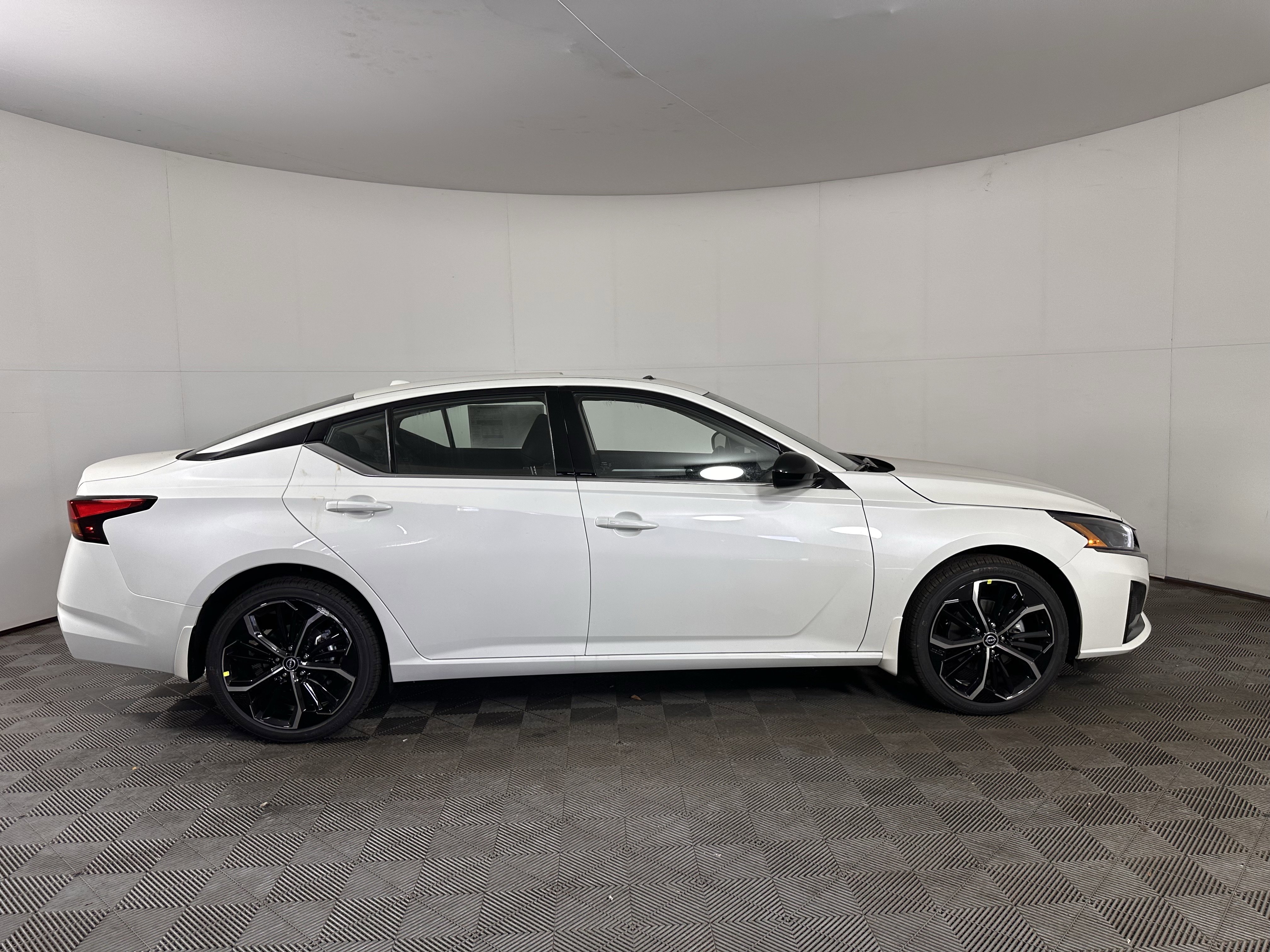 New 2025 Nissan Altima 2.5 SR w/ SR Premium Package image 44