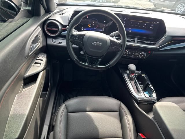 Used 2025 Chevrolet Trax RS w/ Sunroof Package FWD image 6