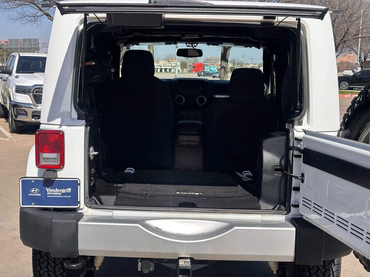 Used 2014 Jeep Wrangler Sahara w/ Connectivity Group image 13