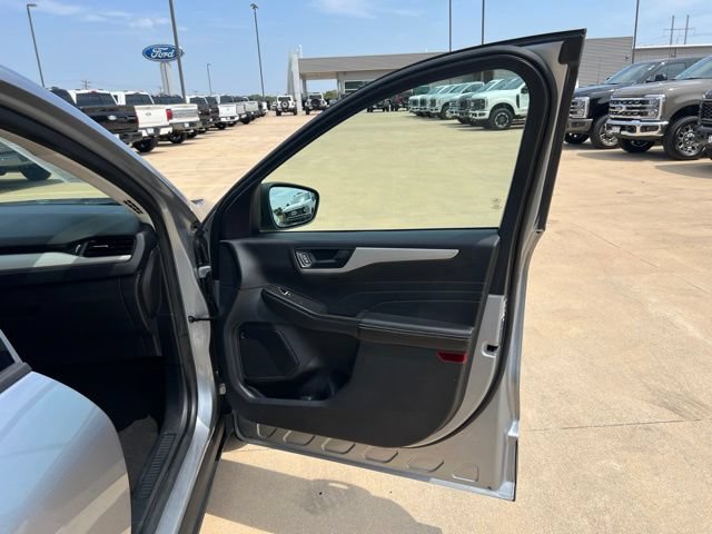 Used 2022 Ford Escape SE w/ SE Sport Appearance Package FWD image 28