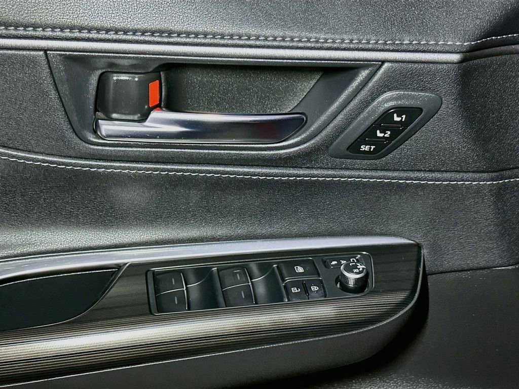 Certified 2021 Toyota Venza Limited w/ Advanced Technology Package image 15