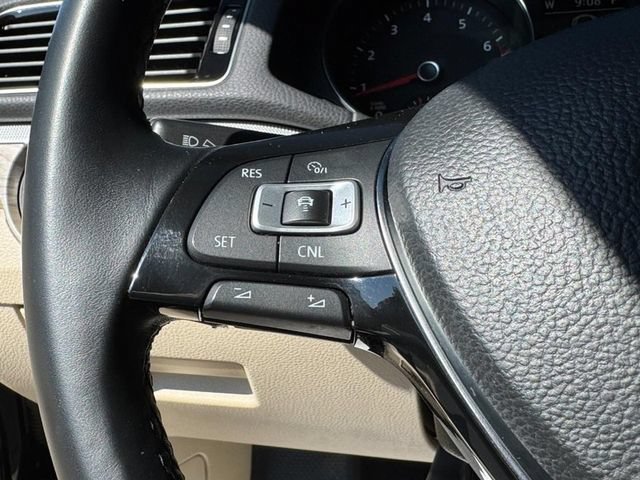 Used 2018 Volkswagen Passat 2.0T SE FWD image 16