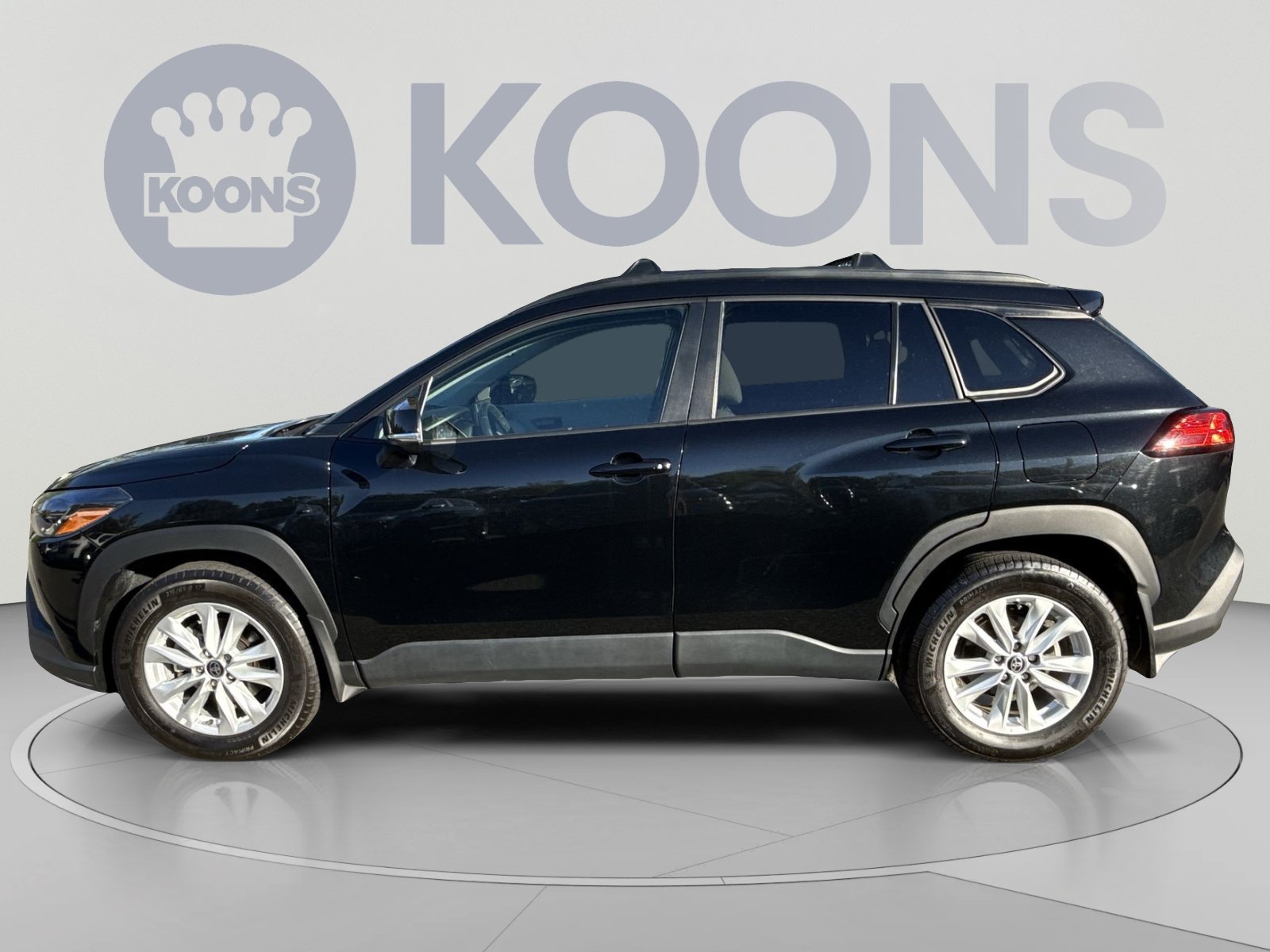 Used 2023 Toyota Corolla Cross LE AWD/4WD image 2
