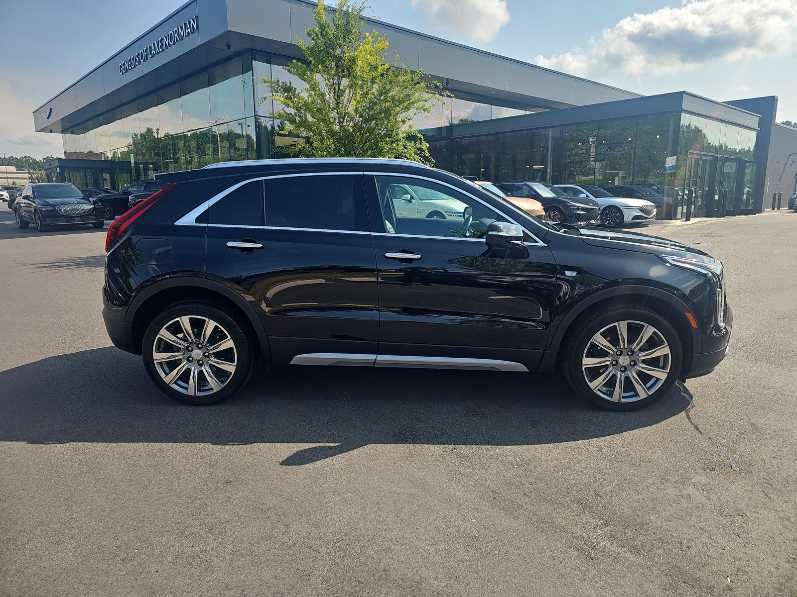 Used 2023 Cadillac XT4 Premium Luxury w/ Cold Weather Package AWD/4WD image 4