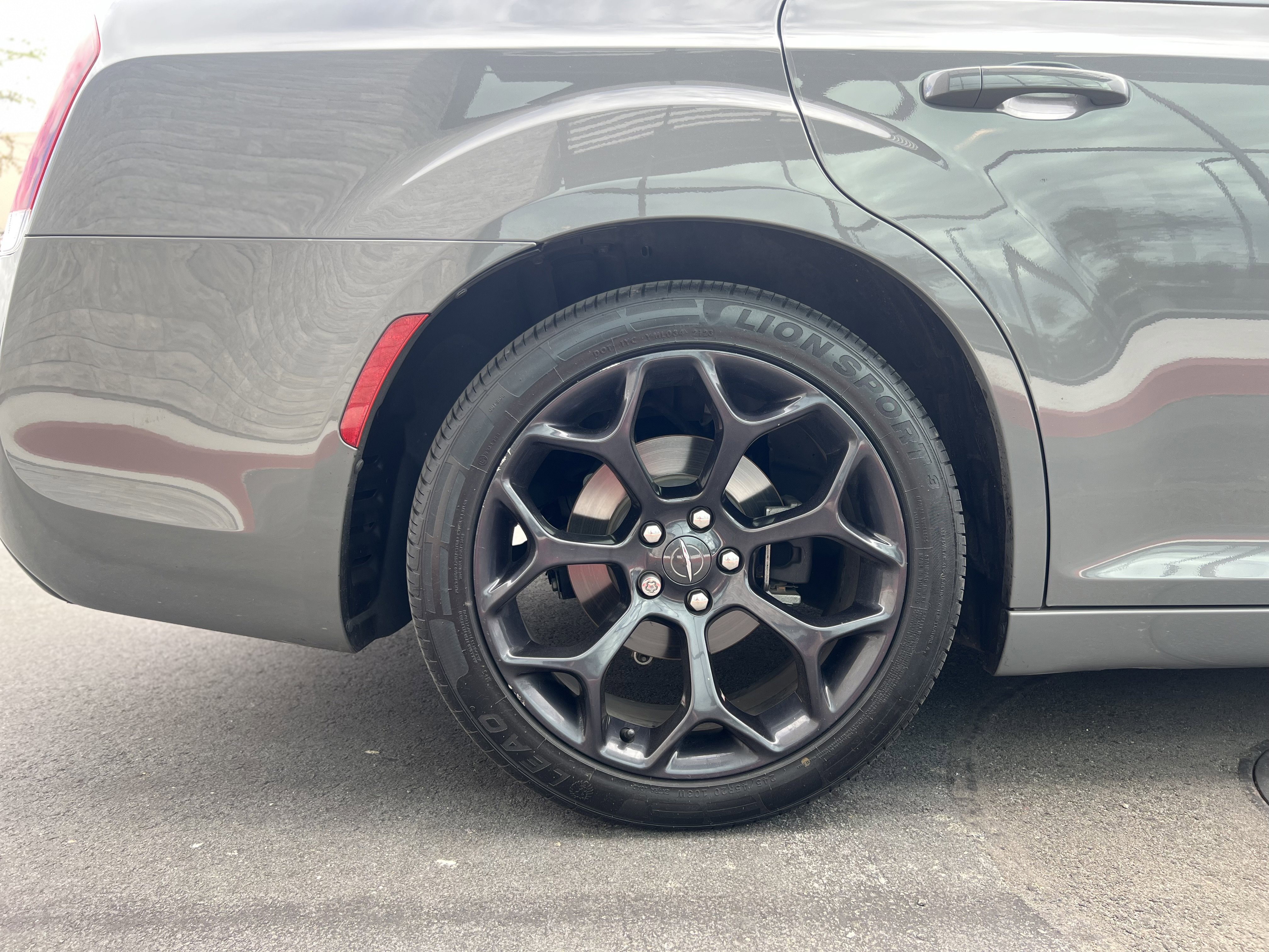 Used 2019 Chrysler 300 Touring w/ Sport Appearance Package image 21
