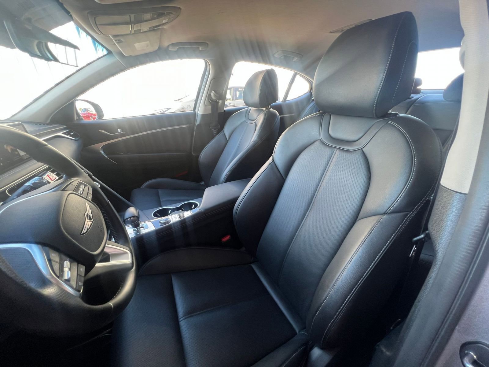 Used 2025 Genesis G70 2.5T image 36