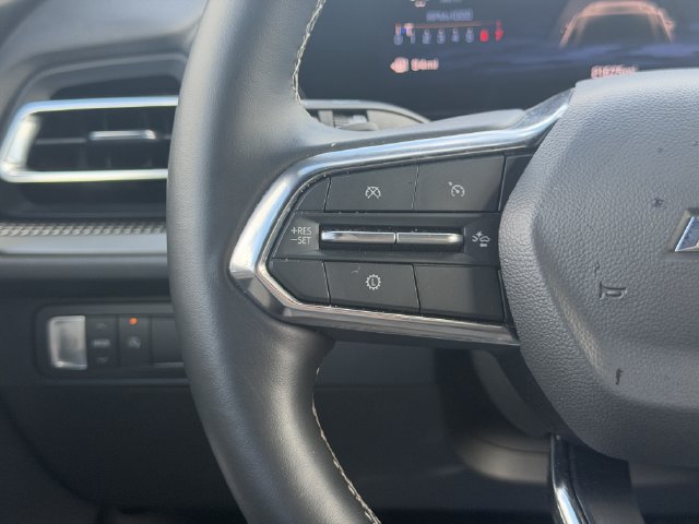 Used 2026 Chevrolet Traverse LT w/ Driver Confidence Package FWD image 30