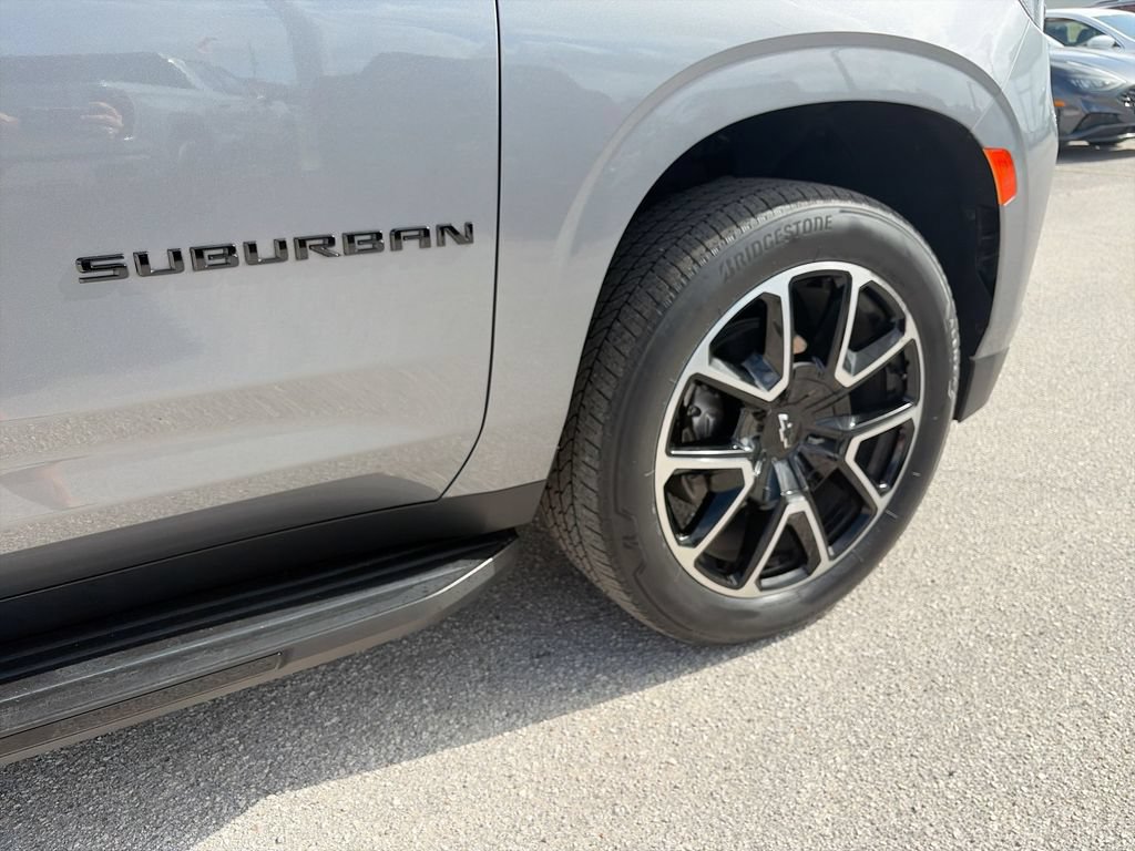 Certified 2022 Chevrolet Suburban RST w/ Luxury Package AWD/4WD image 40
