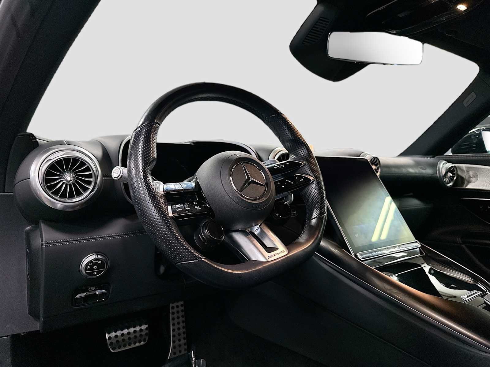 Used 2022 Mercedes-Benz SL 55 AMG 4MATIC w/ Driver Assistance Package image 9