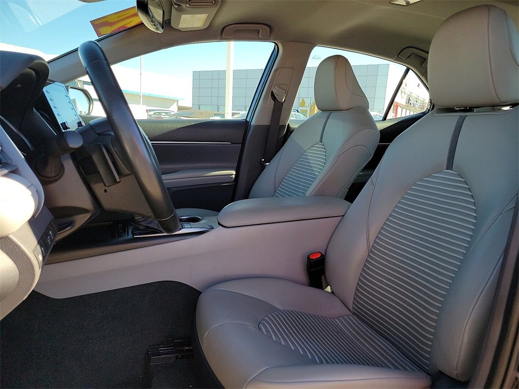 Used 2024 Toyota Camry SE image 19