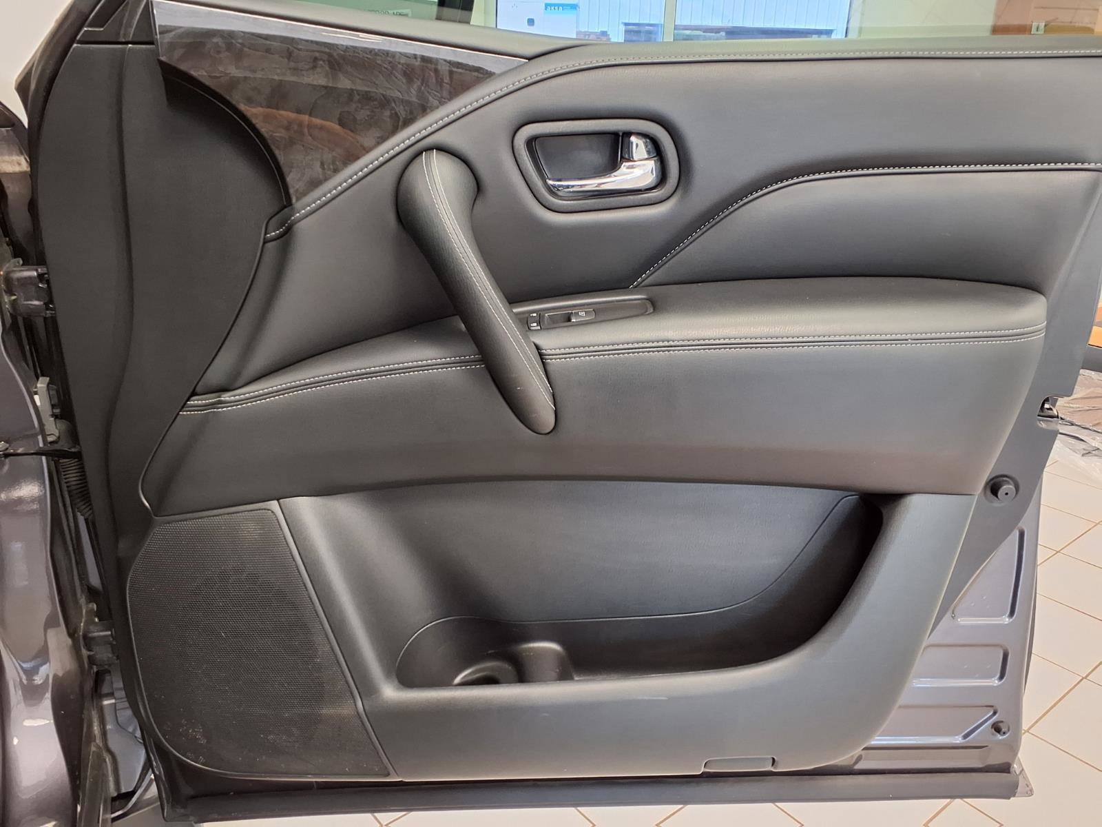 Used 2023 INFINITI QX80 Luxe w/ Cargo Package AWD/4WD image 13