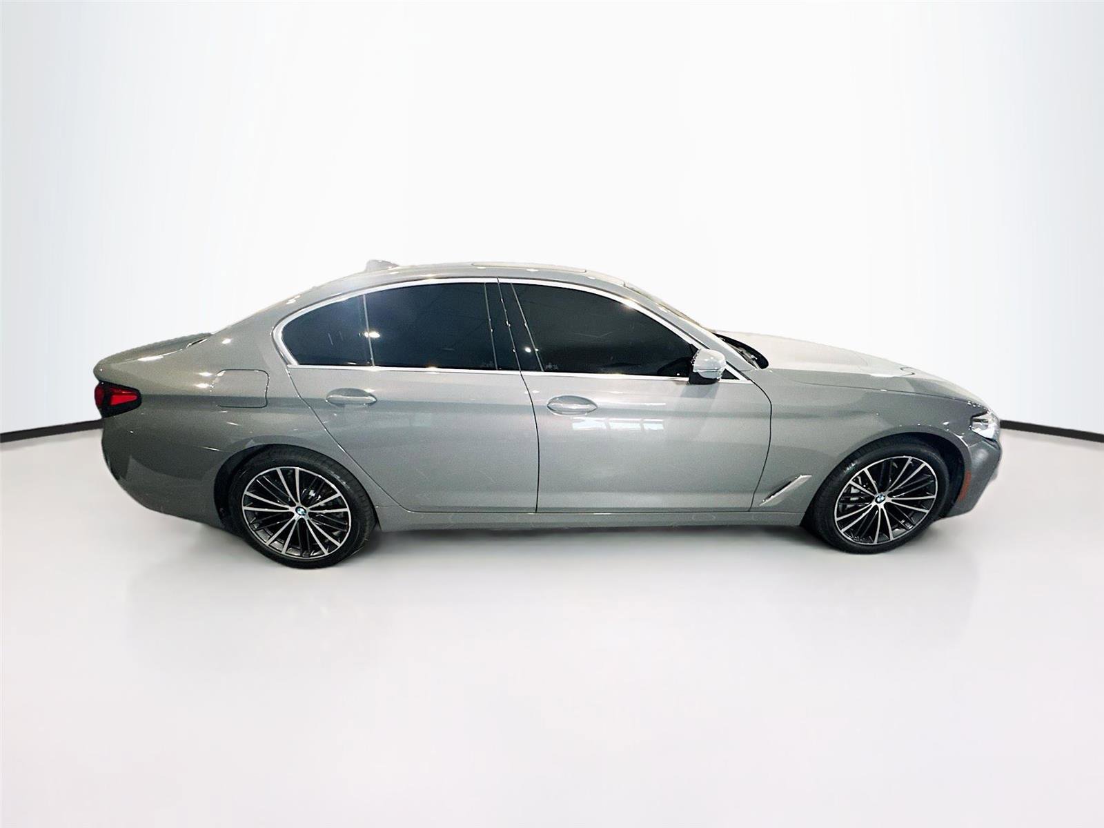 Used 2022 BMW 540i w/ Premium Package image 34
