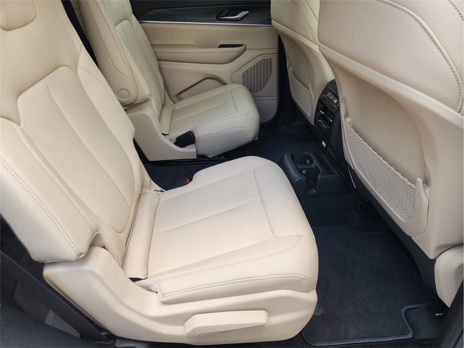 Used 2025 Jeep Grand Cherokee L Limited AWD/4WD image 27