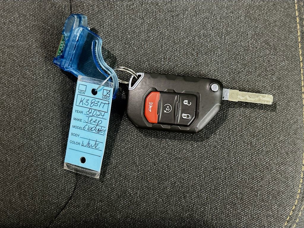 Used 2024 Jeep Gladiator Sport image 34