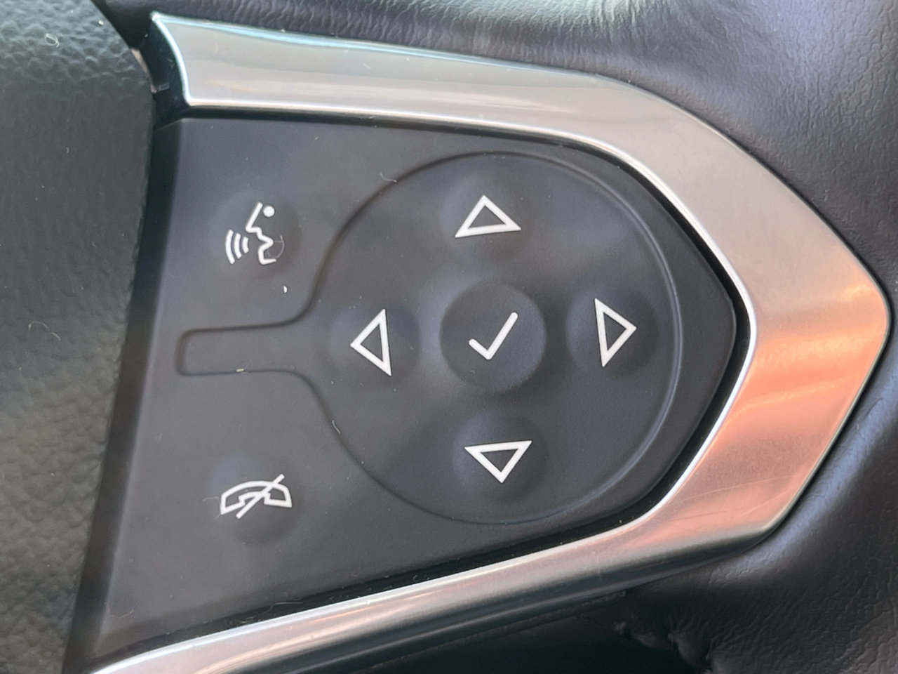 Used 2020 Chevrolet Traverse LT w/ LPO, Cargo Package image 18