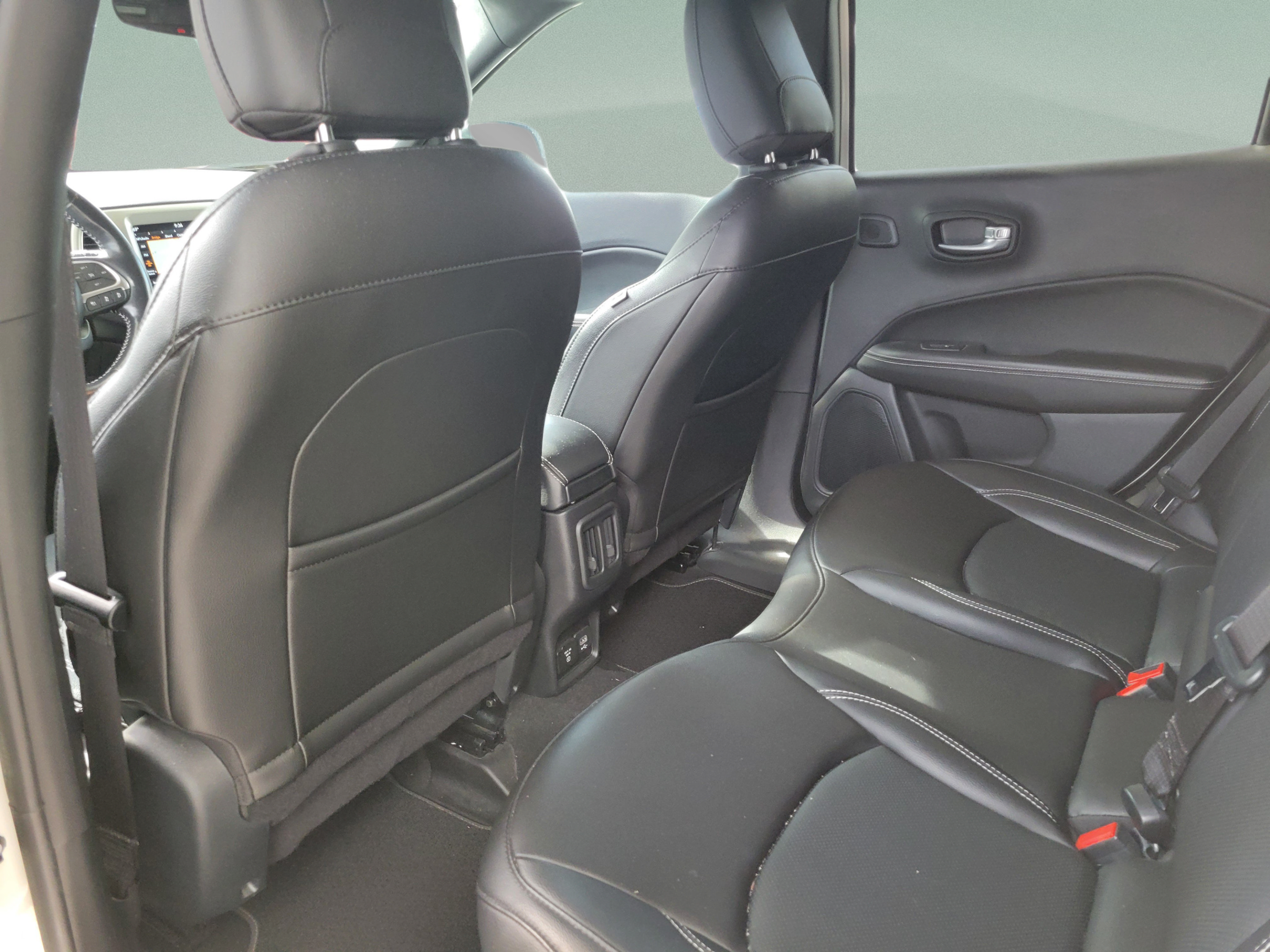 Certified 2021 Jeep Compass Latitude w/ Sun and Sound Group FWD image 5