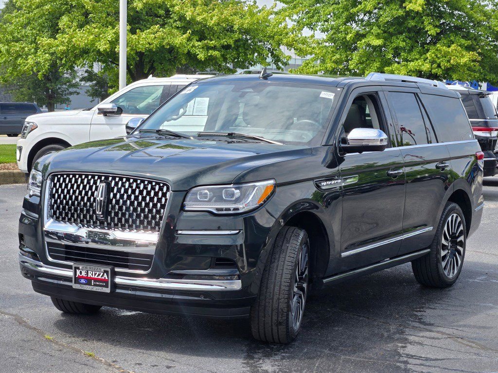Used 2023 Lincoln Navigator Black Label AWD/4WD image 3