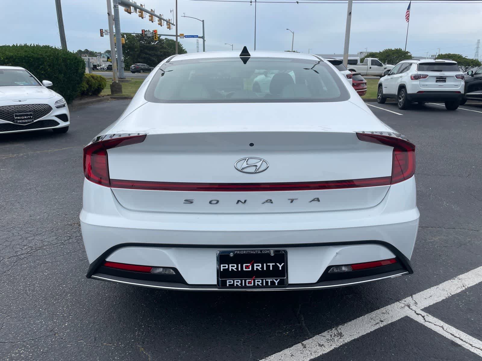 Used 2022 Hyundai Sonata SE w/ Preferred Accessory Package FWD image 4