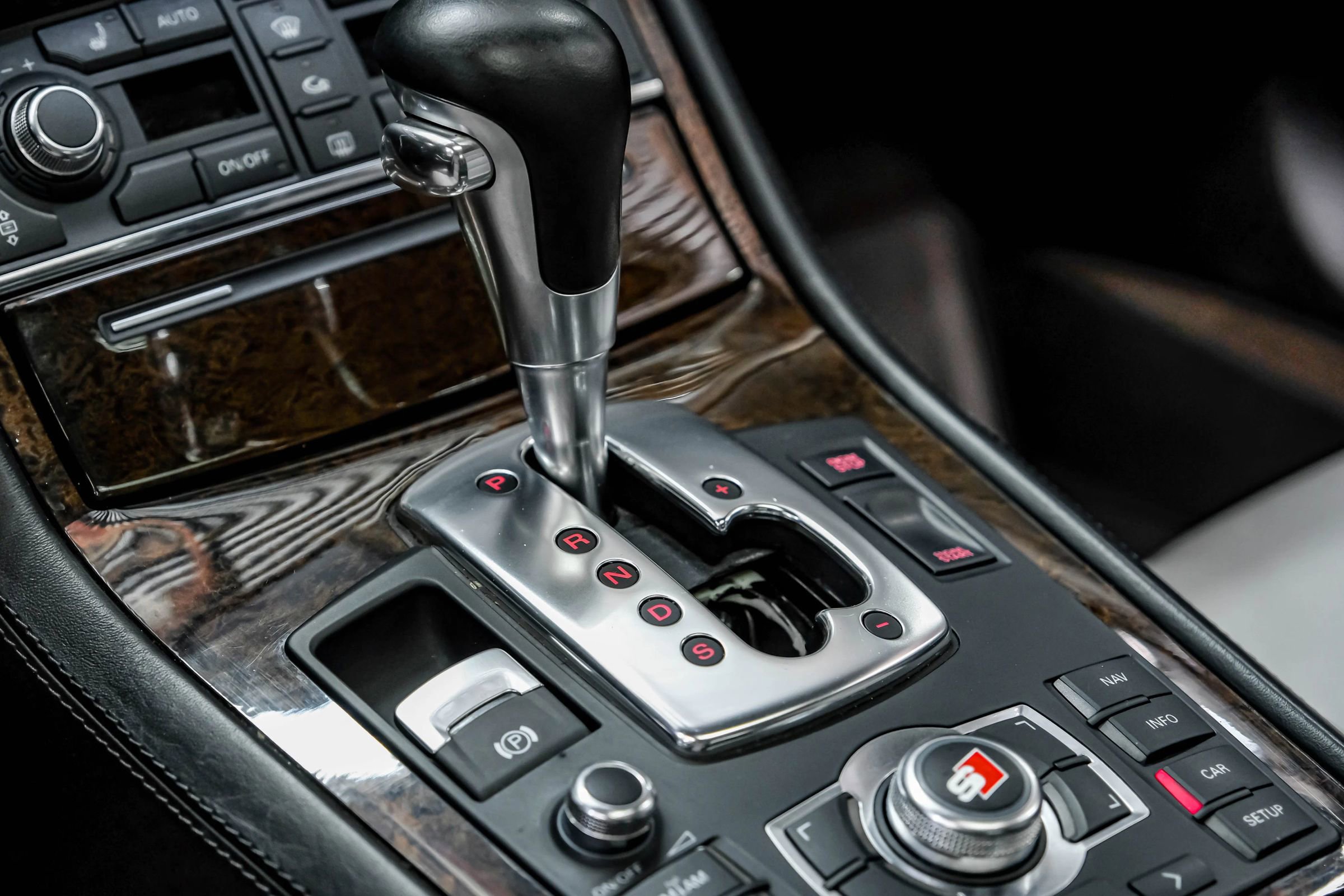 Used 2007 Audi S8 image 25