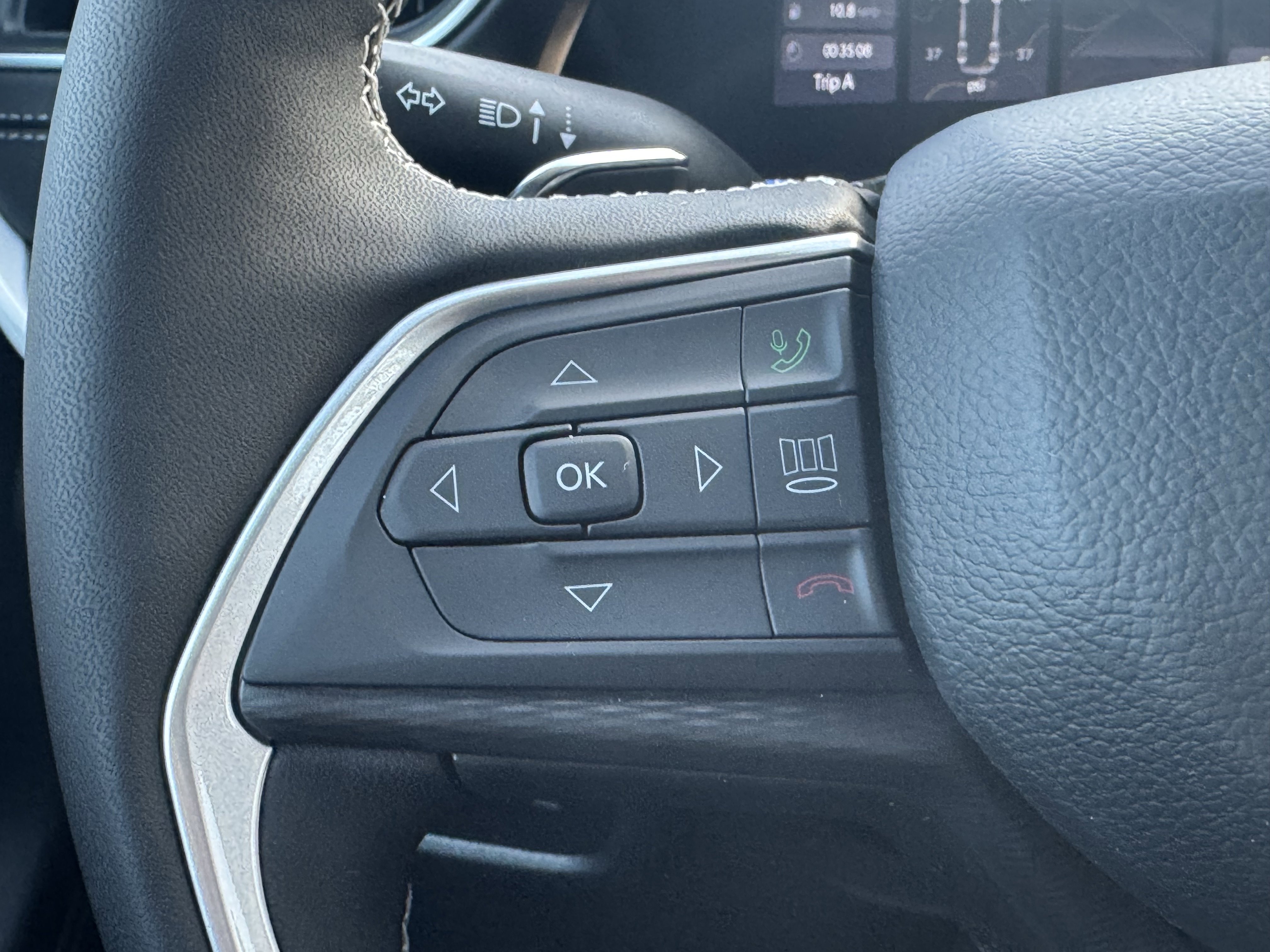 New 2025 Jeep Grand Cherokee L Altitude image 14