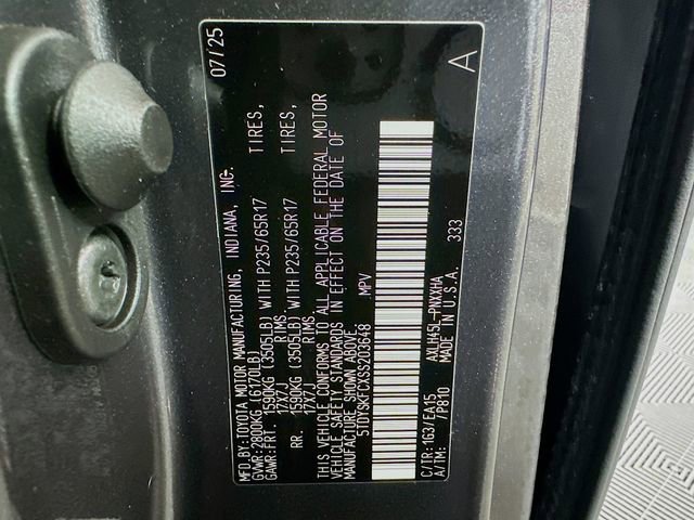 Used 2025 Toyota Sienna XLE image 32